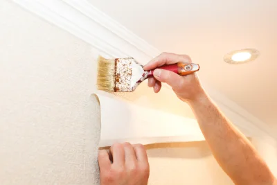Pose de papier peint à Runan — revêtements muraux et toiles de verre